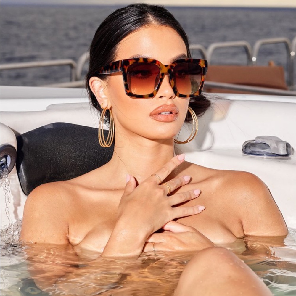 Fashion Nova Bold Choices Square Tortoise/Brown
